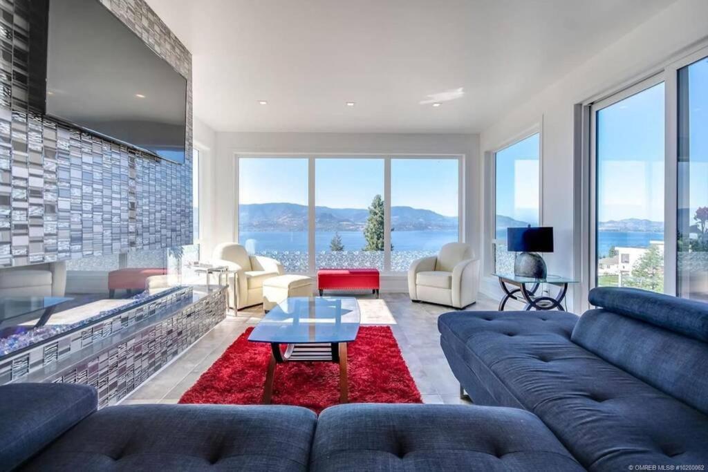 The Infinity Villa L Okanagan Valleys Newest & Hottest Summer Villa Kelowna Esterno foto