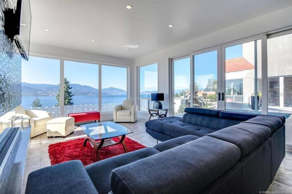 The Infinity Villa L Okanagan Valleys Newest & Hottest Summer Villa Kelowna Esterno foto