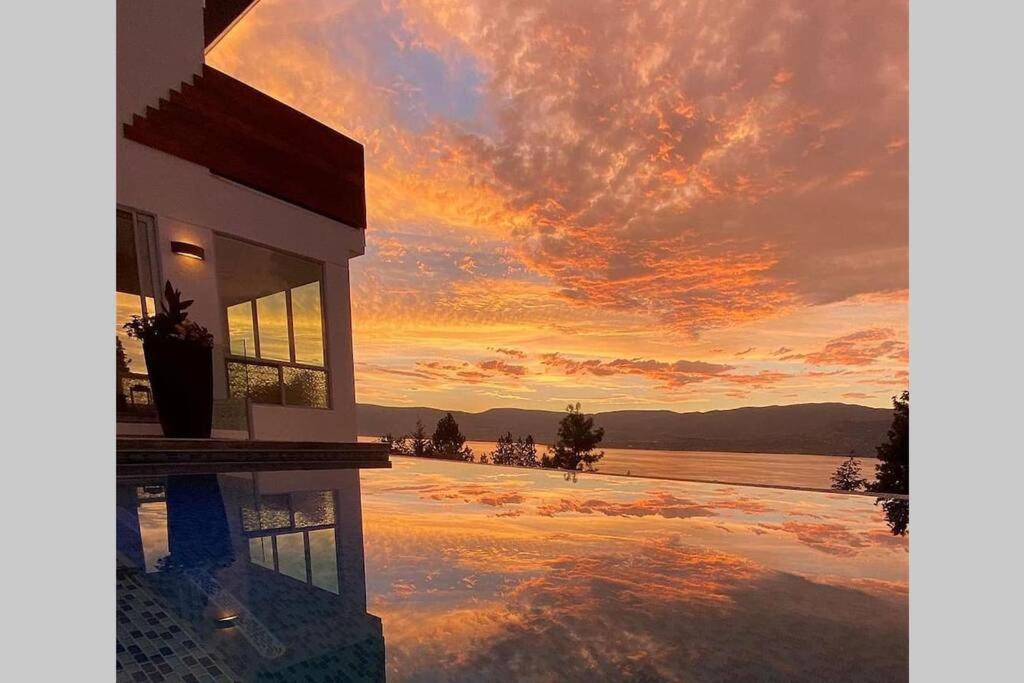 The Infinity Villa L Okanagan Valleys Newest & Hottest Summer Villa Kelowna Esterno foto