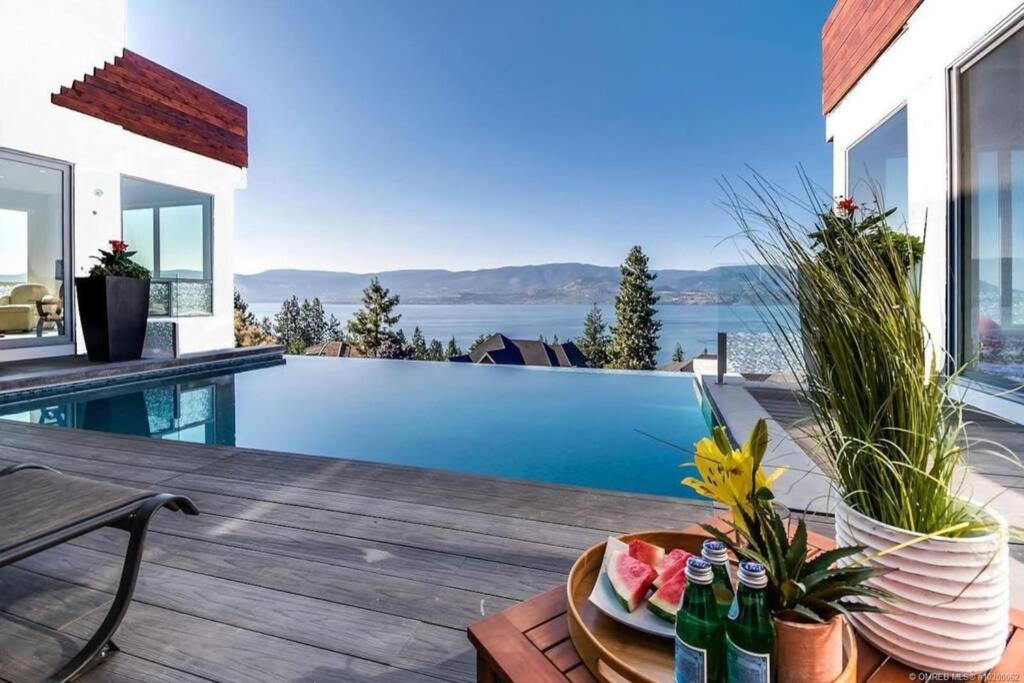 The Infinity Villa L Okanagan Valleys Newest & Hottest Summer Villa Kelowna Esterno foto